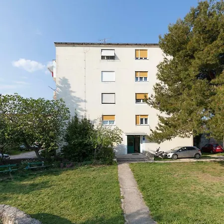 Apartament Castropola *